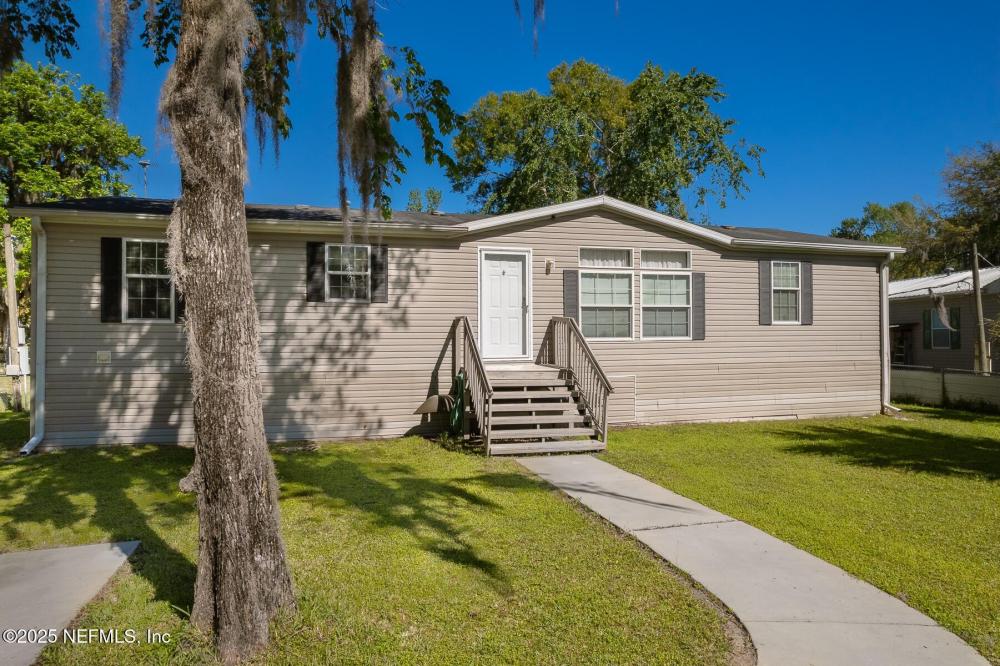 Currently Displayed Property Photo