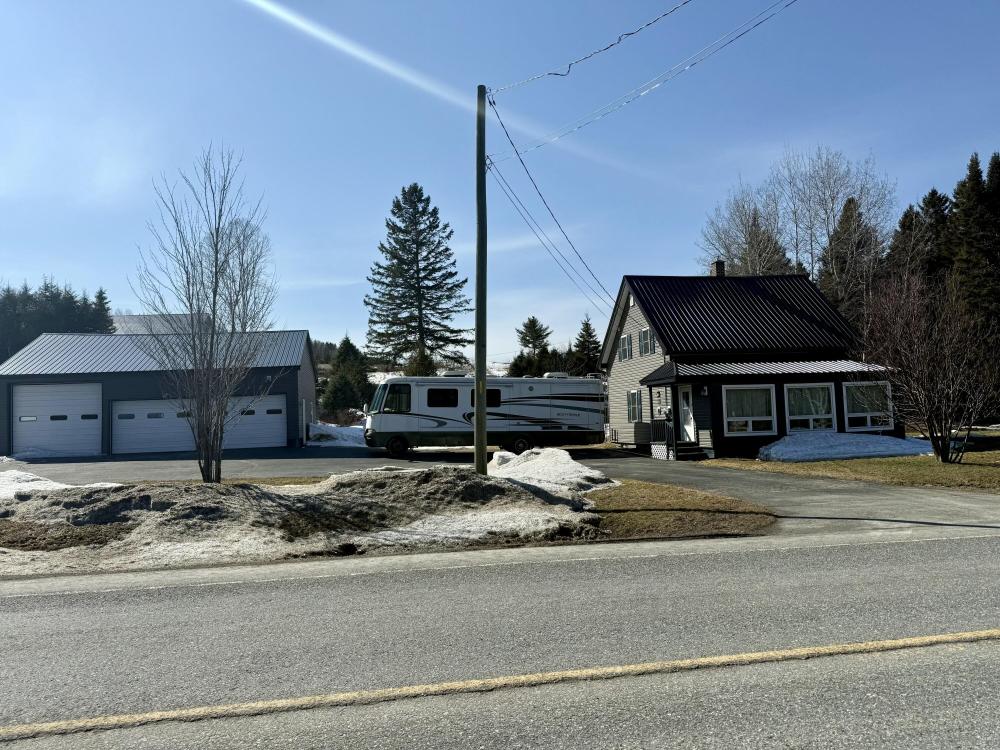 Currently Displayed Property Photo