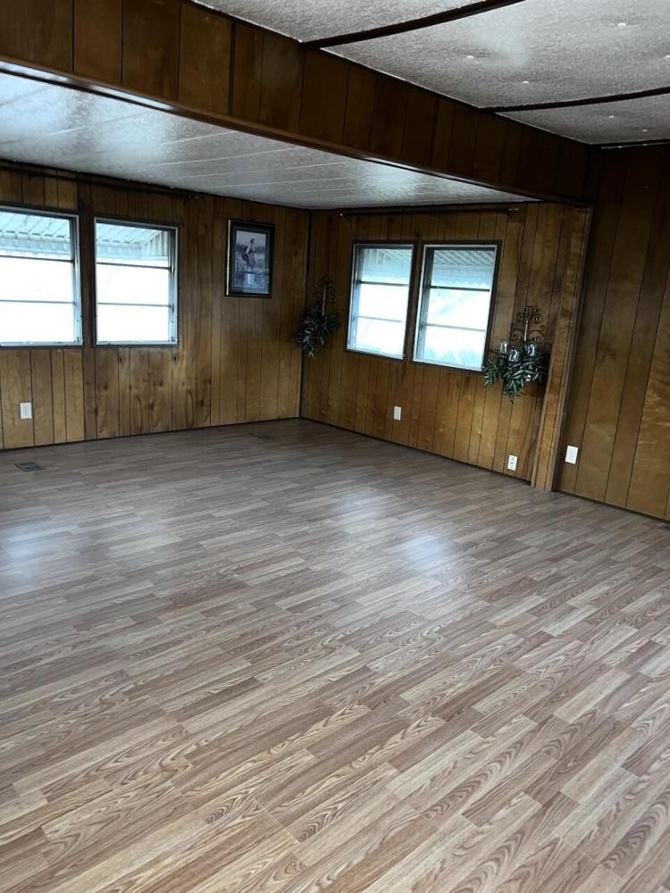 Currently Displayed Property Photo