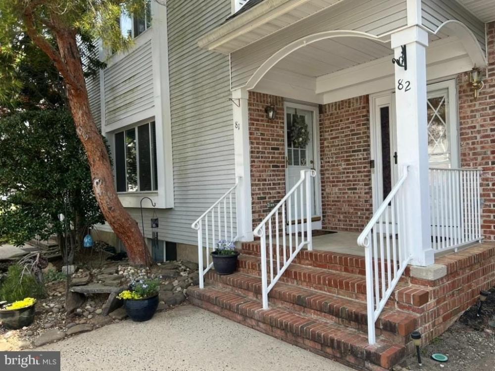 Currently Displayed Property Photo