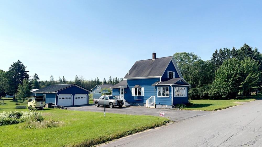 Currently Displayed Property Photo